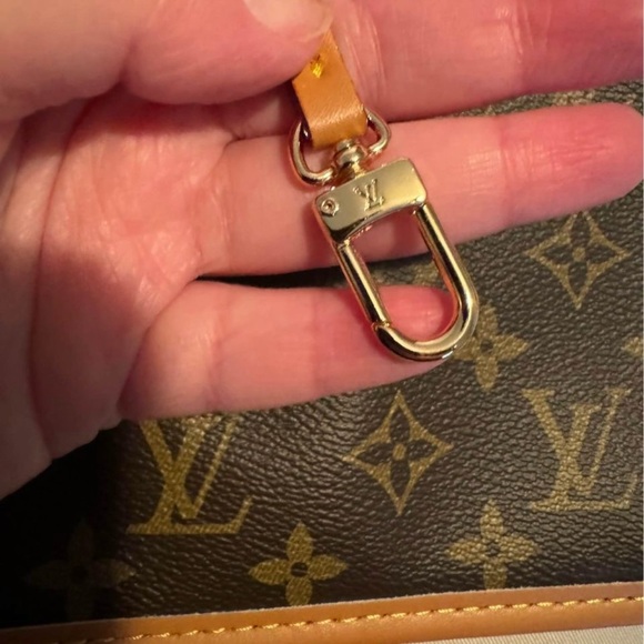 Large leather bag Louis Vuitton Style - Picture 6 of 9